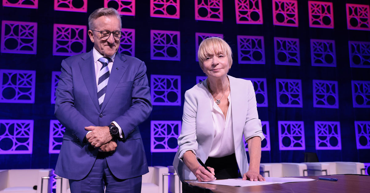 CPhA Chair Deb Saltmarche signs the declaration alongside FIP CEO Paul Sinclair